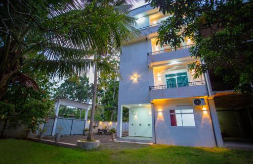 Habaraduwa House | Azure Skies Luxury rooms and Apartments