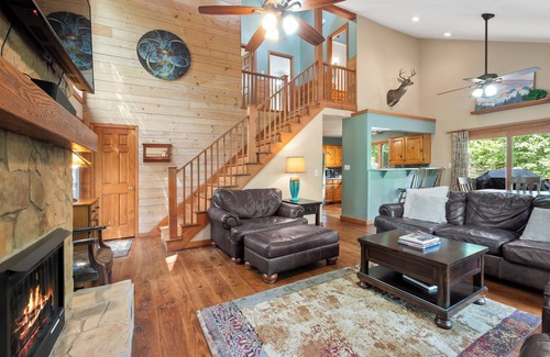 Dahlonega Cabin | Azure Springs- Secluded Mountain Retreat in Dahlonega. Perfect for Families!