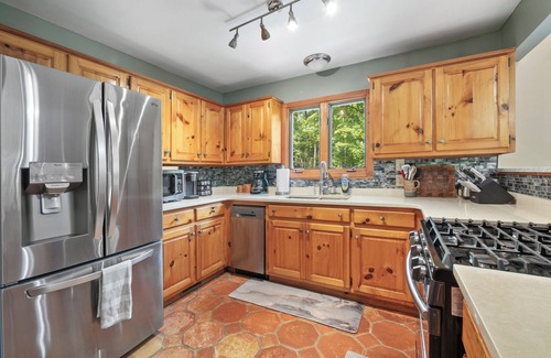 Dahlonega Cabin | Azure Springs- Secluded Mountain Retreat in Dahlonega. Perfect for Families!