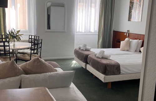 Cannes City Centre Hotel | Azurene Royal Hotel