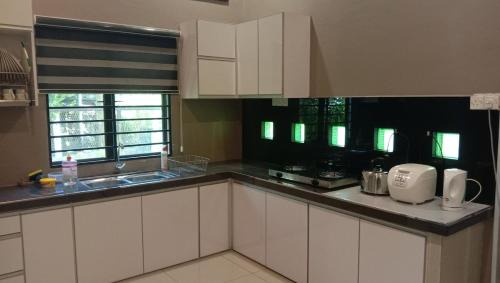 Gua House | azzahra homestay
