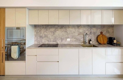 Bokarina Apartment | Azzure Beachside Retreat - Pool, Gym & Steam Room