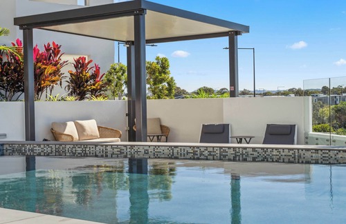 Bokarina Apartment | Azzure Beachside Retreat - Pool, Gym & Steam Room