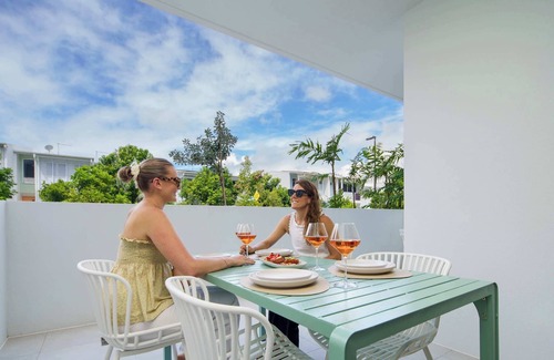 Bokarina Apartment | Azzure Beachside Retreat - Pool, Gym & Steam Room