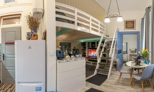 Castle Hill Apartment | Bárka Home in downtown Buda