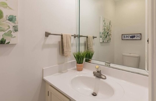 Table Rock Villa | B 32-3 3rd Night Free! Freshly painted and upgraded.