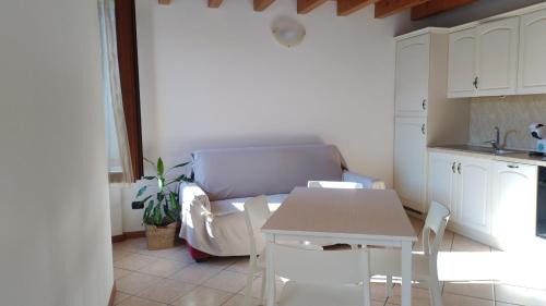 Gardone Riviera Bed & Breakfast | B&B Agora'