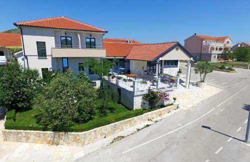 Donje Polje Bed & Breakfast | B&B Ave Maria