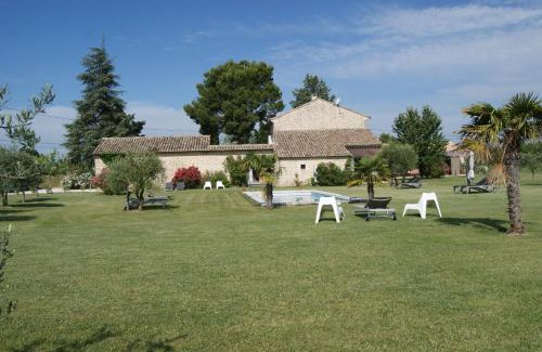 Robion Bed & Breakfast | B&B dans Mas en pierres
