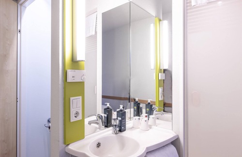 Benrath Hotel | B&B HOTEL Düsseldorf-Hilden