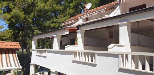 Sveta Nedjelja Bed & Breakfast | B&B Pansion Jure Matijević