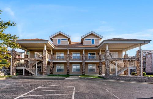 Hollister House | B Chillin Retreat on Table Rock Lake