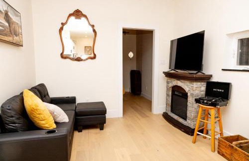Brockton Village Hotel | B Hotel
