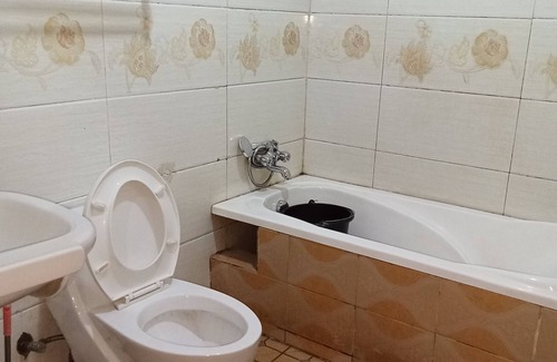 Gwarinpa Estate Hotel | B's Hive Hotel & Suites