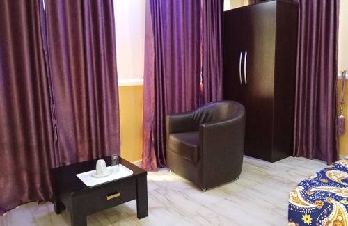 Gwarinpa Estate Hotel | B's Hive Hotel & Suites