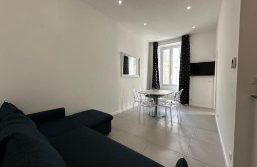Cannes City Centre Apartment | B080- À l'étroit à l'hôtel Bienvenue chez nous