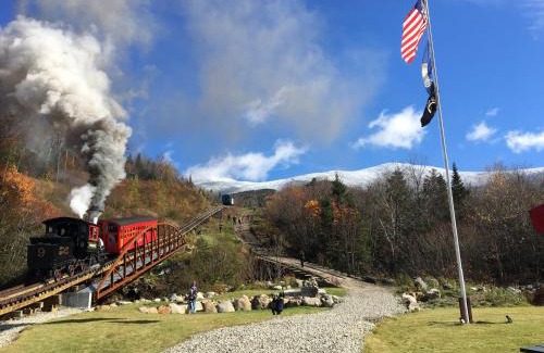 Twin Mountain Villa | B11 NEW Awesome Tiny Home with AC Mountain Views Minutes to Skiing Hiking Attractions