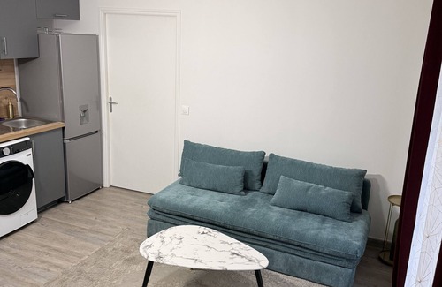 Bondy Apartment | B11 T2 Bondy Centre dans une cours au calme et tout confort