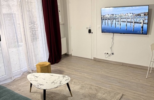 Bondy Apartment | B11 T2 Bondy Centre dans une cours au calme et tout confort