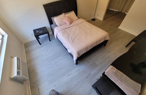 Pico - Robertson Hotel | (B12) LA Lovely Queen Studio