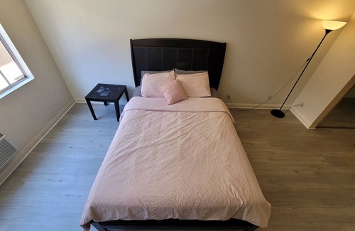 Pico - Robertson Hotel | (B12) LA Lovely Queen Studio