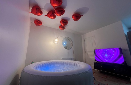 Bondy Apartment | B15 Jacuzzi 5 Étoile par Villa Dengous