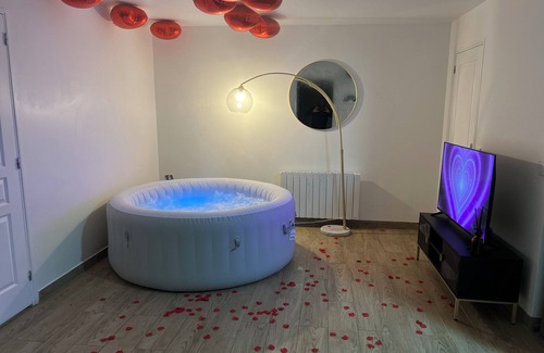 Bondy Apartment | B15 Jacuzzi 5 Étoile par Villa Dengous