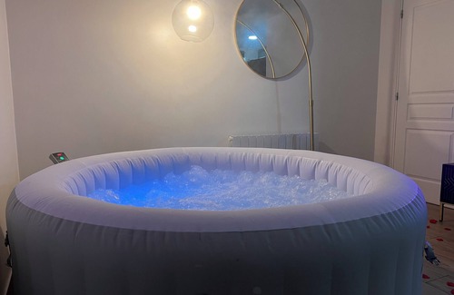 Bondy Apartment | B15 Jacuzzi 5 Étoile par Villa Dengous