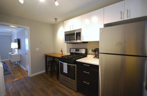 Brookwood Apartment | B1bl Cute Condo Walkable to Midtown 1 Block From Marta