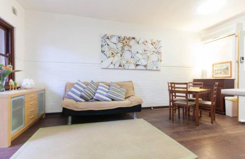Crawley Apartment | B3 Crawley Apartment 1 BRM & Sleepout near UWA