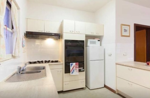 Crawley Apartment | B3 Crawley/Nedlands Apartment 1 BRM + Sleepout - 2min walk to UWA