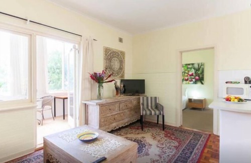 Crawley Apartment | B5 Crawley/Nedlands Apartment 1 BRM + Sleepout - 2min walk to UWA