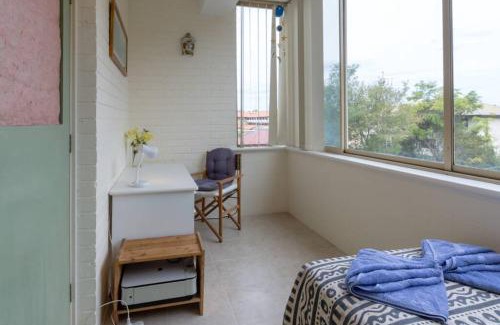 Crawley Apartment | B6 Crawley Apartment 1 BRM & Sleepout near UWA