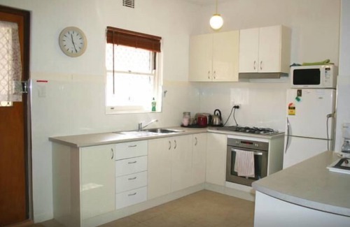 Crawley Apartment | B6 Walk to UWA close to SCGH & CBD