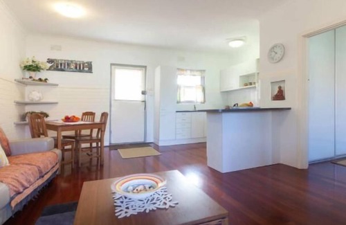 Crawley Apartment | B7 Walk to UWA close to SCGH & CBD