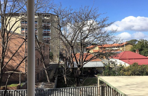 Crawley Apartment | B7 Walk to UWA close to SCGH & CBD
