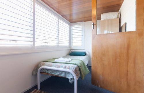 Crawley Apartment | B8 Crawley Apartment 1 BRM & Sleepout near UWA