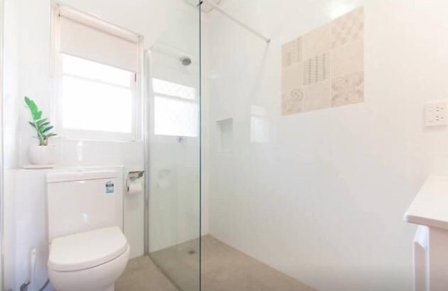 Crawley Apartment | B8 Walk to UWA close to SCGH & CBD