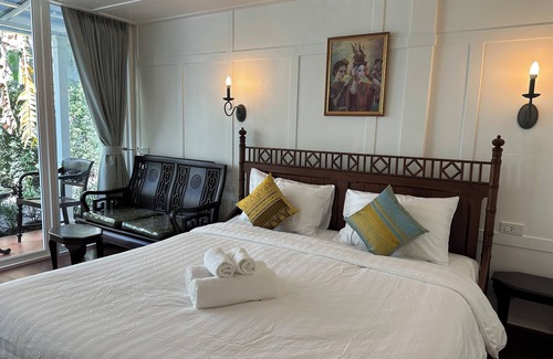 Wat Bowon Niwet Hotel | Baan Debtida