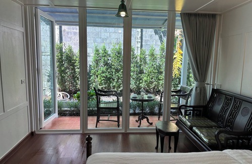 Wat Bowon Niwet Hotel | Baan Debtida