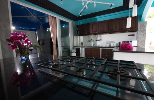 Patong Villa | Baan Heaven/Sleep's 15 people/Patong Beach Villa Private Pool/Jacuzzi