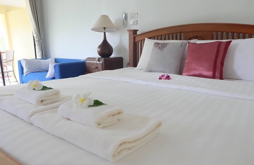 Koh Lon Resort | Baan Mai Beachfront Phuket Lone Island