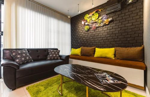 Chang Phueak Villa | Baan PromTel ,Villa close to Nimman, Resort Pool