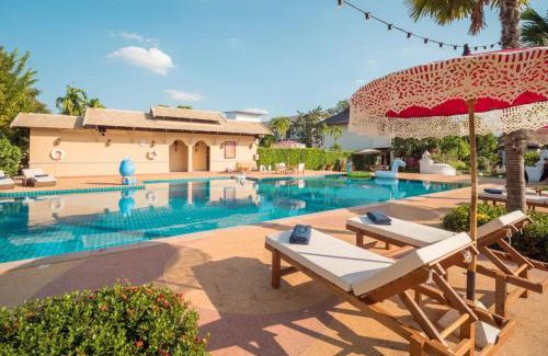 Chang Phueak Villa | Baan PromTel ,Villa close to Nimman, Resort Pool