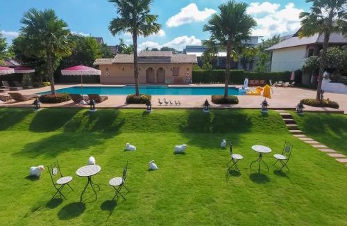 Chang Phueak Villa | Baan PromTel ,Villa close to Nimman, Resort Pool
