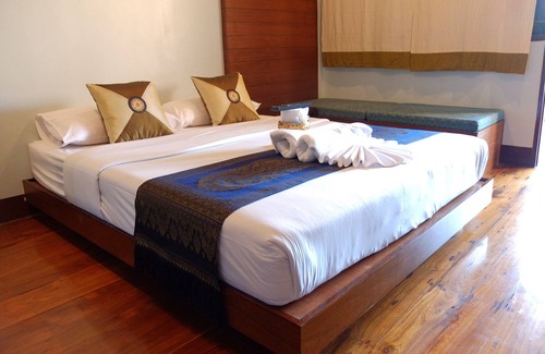 Wua Lai Hotel | Baanlek Home Stay