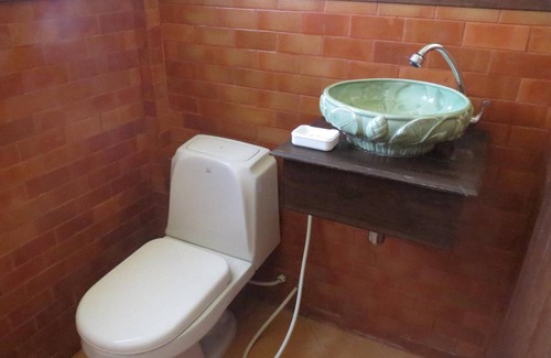 Wua Lai Hotel | Baanlek Home Stay