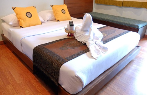 Wua Lai Hotel | Baanlek Home Stay