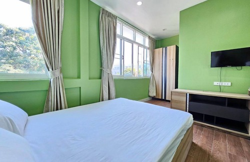Wat Bowon Niwet Hotel | Baanpin Hotel and Cafe