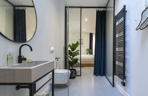 18th Arrondissement Hotel | Baba Hotel